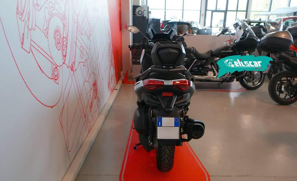 Yamaha X-Max 300 Tech Max (2025 - 26) (4)