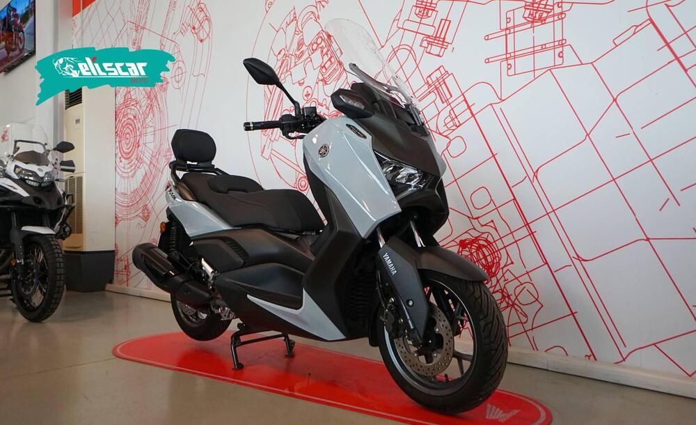 Yamaha X-Max 300 Tech Max (2025 - 26) (2)