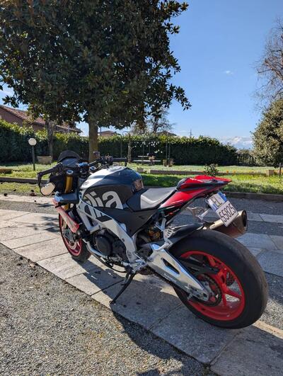 Aprilia Tuono V4 Factory (2017 - 18) usata