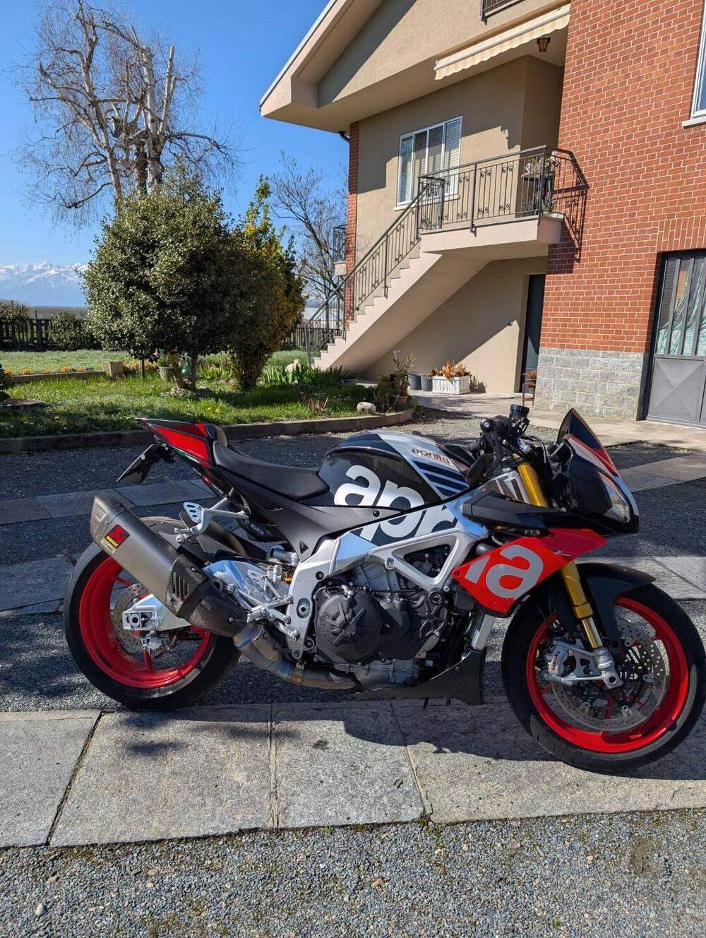 Aprilia Tuono V4 Factory (2017 - 18) (4)