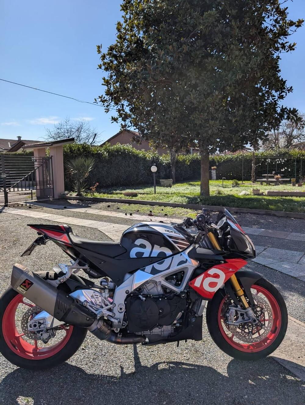 Aprilia Tuono V4 Factory (2017 - 18) (7)