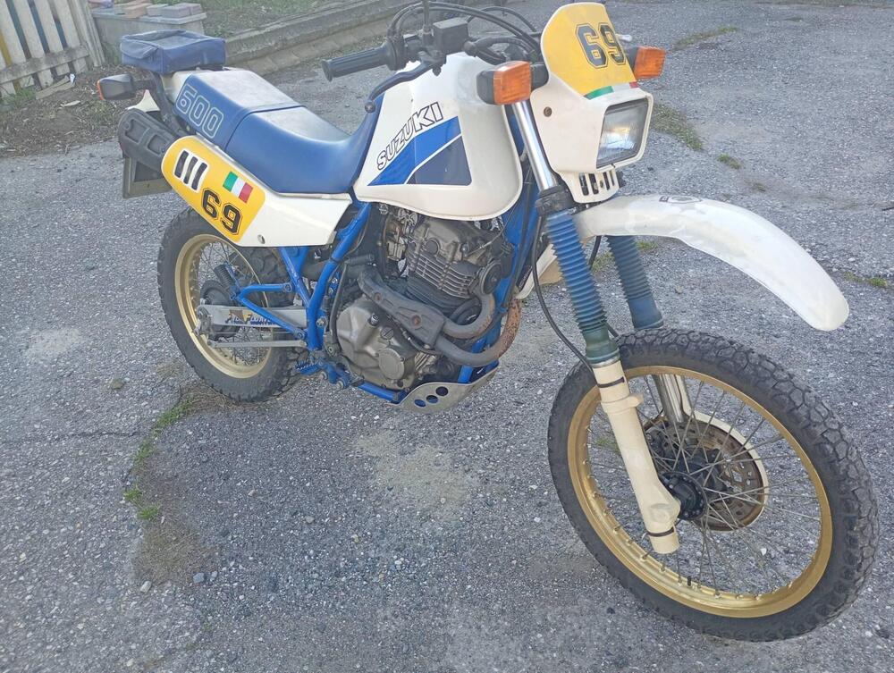 Suzuki Dr 600 r (2)
