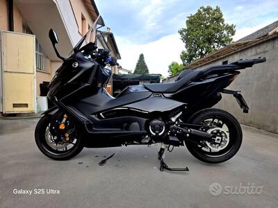 Yamaha T-Max 560 Tech Max (2022 - 24) usata
