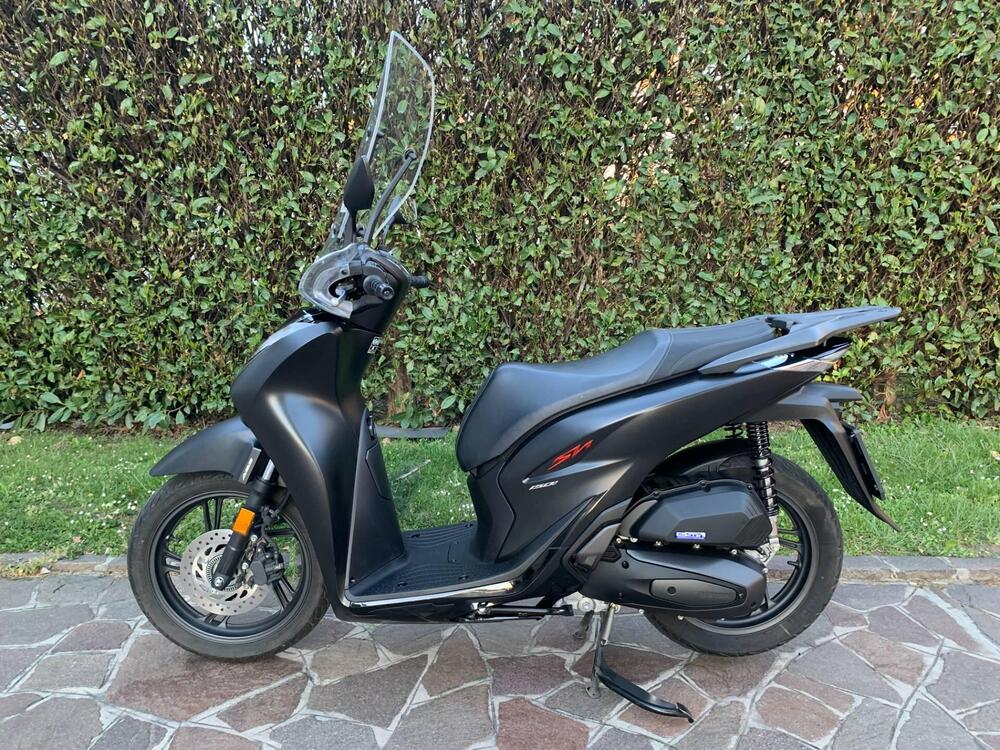 Honda SH 150i Sport (2022 - 23) (2)