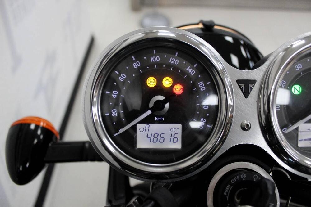 Triumph Bonneville T120 Black (2017 - 20) (6)