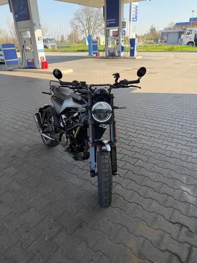 Husqvarna Svartpilen 125 (2021 - 23) usata