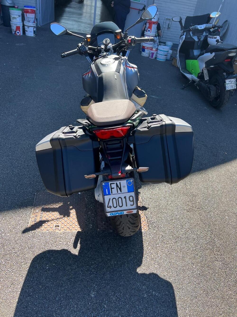 Moto Guzzi V100 Mandello S (2022 - 24) (7)