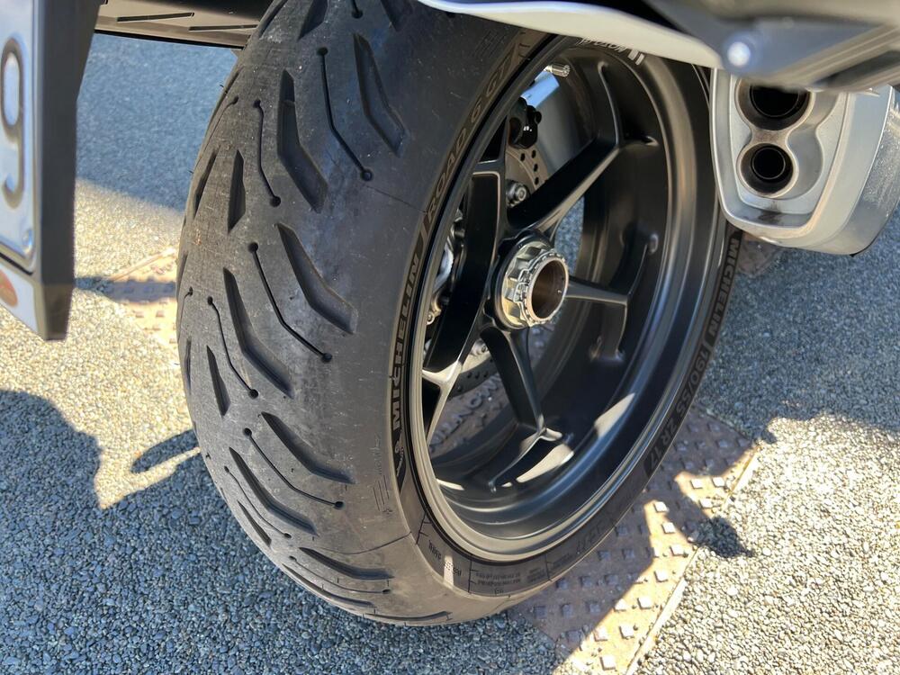 Moto Guzzi V100 Mandello S (2022 - 24) (16)