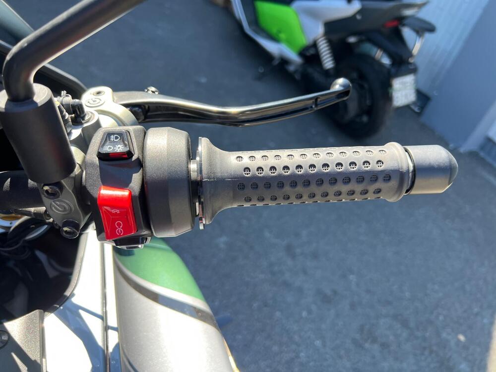 Moto Guzzi V100 Mandello S (2022 - 24) (12)