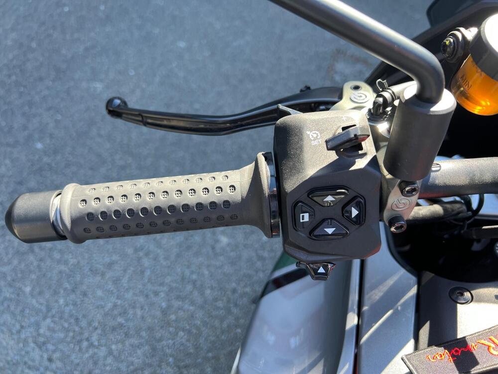 Moto Guzzi V100 Mandello S (2022 - 24) (11)