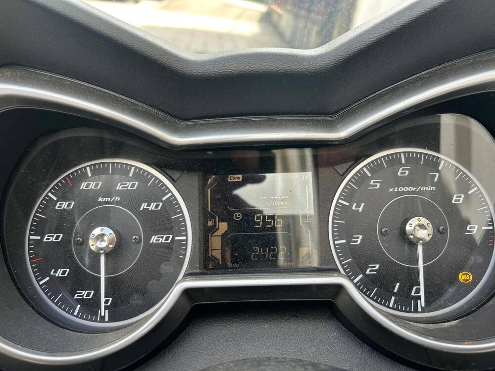 Yamaha X-Max 300 Tech Max (2021 - 24) (4)