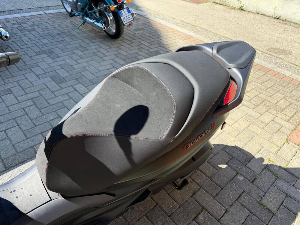 Piaggio Beverly 300 S ABS-ASR (2021 - 25) (4)