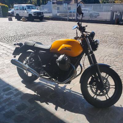 Moto Guzzi V7 II Stone (2015 - 17) usata