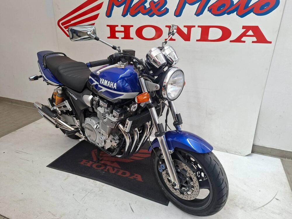 Yamaha XJR 1300 SP (1999 - 04) (2)