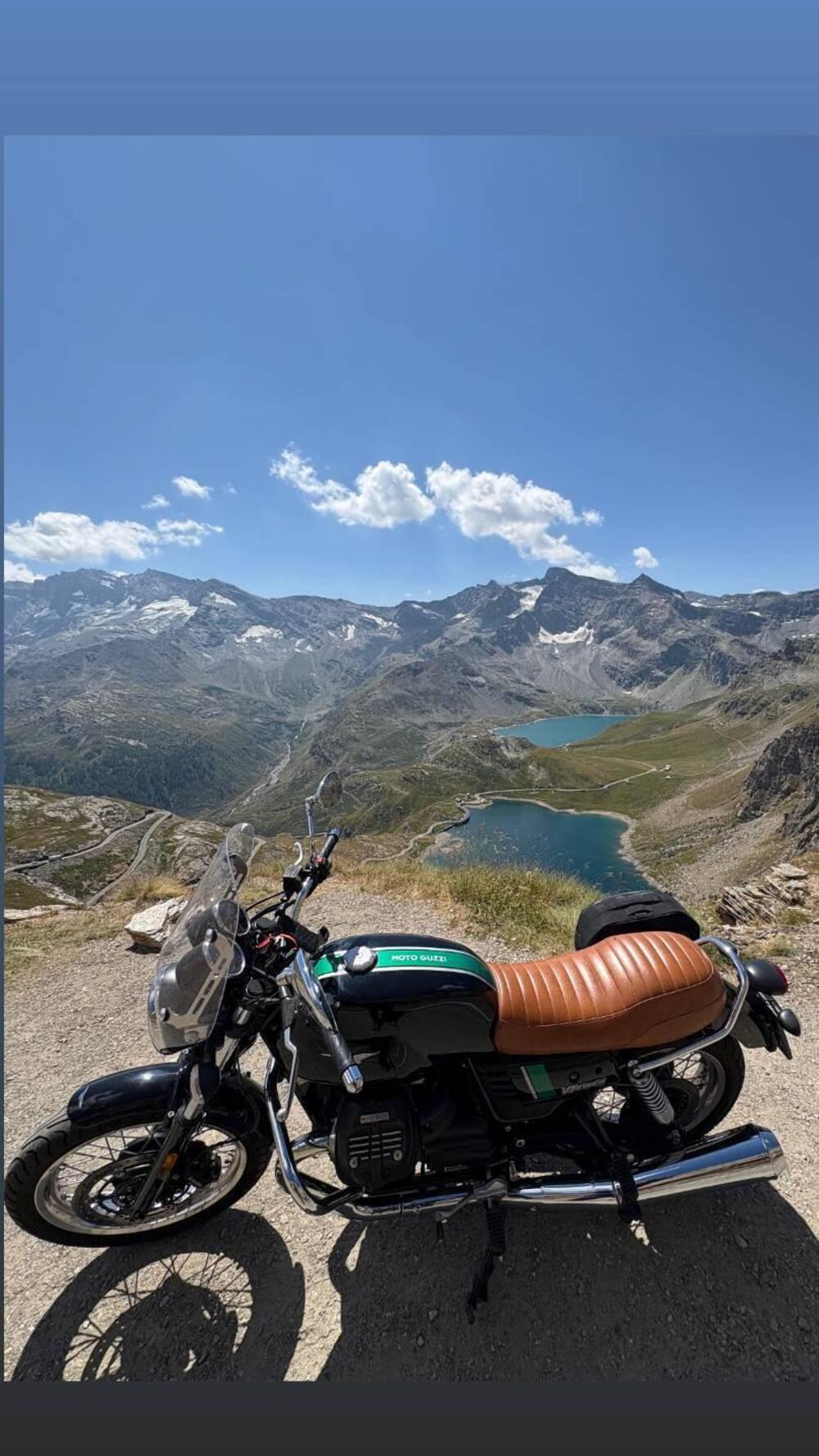 Moto Guzzi V7 III Special (2017 - 20) (2)