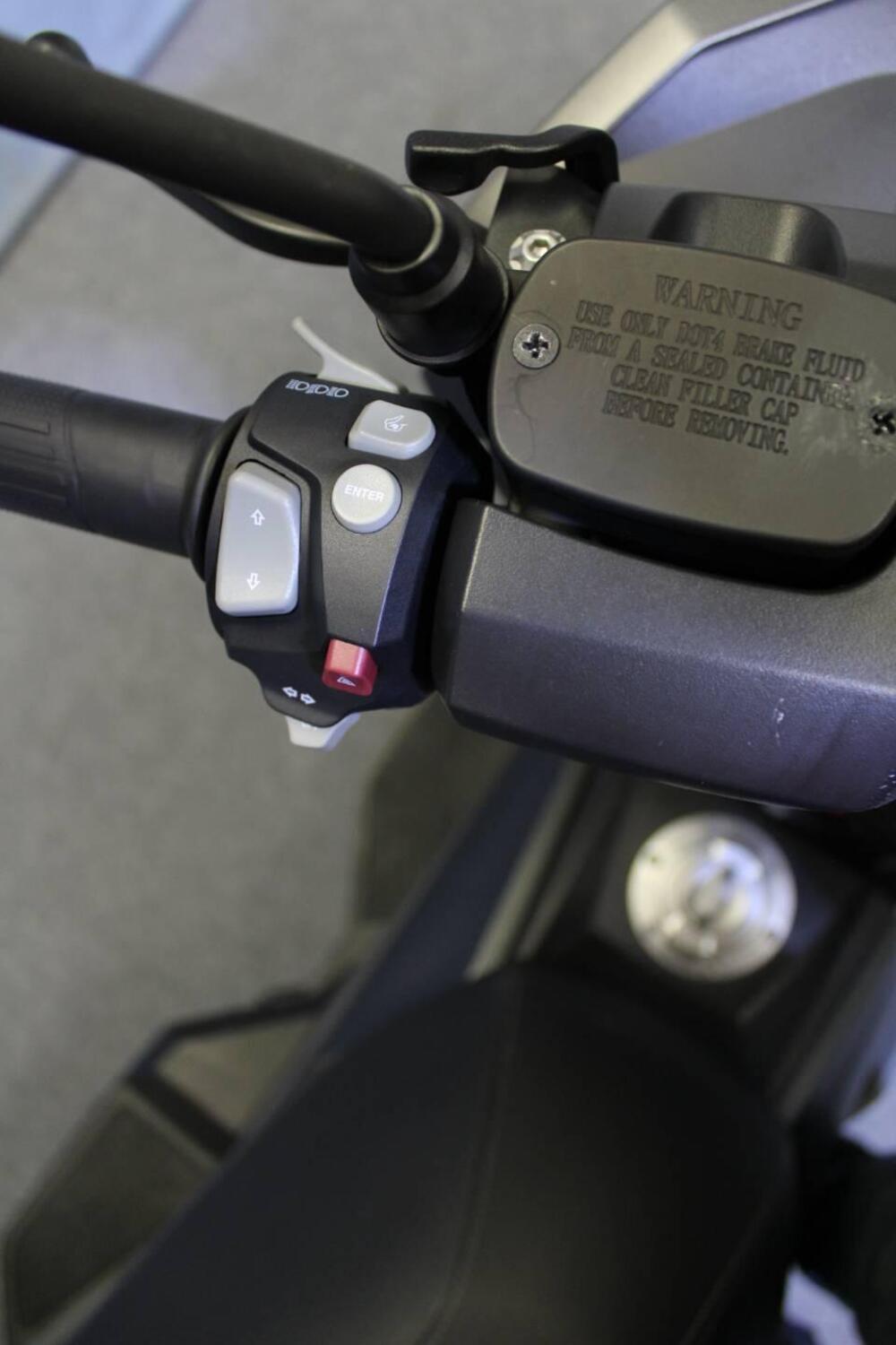 Voge Sfida SR4 MAX (2024 - 26) (12)