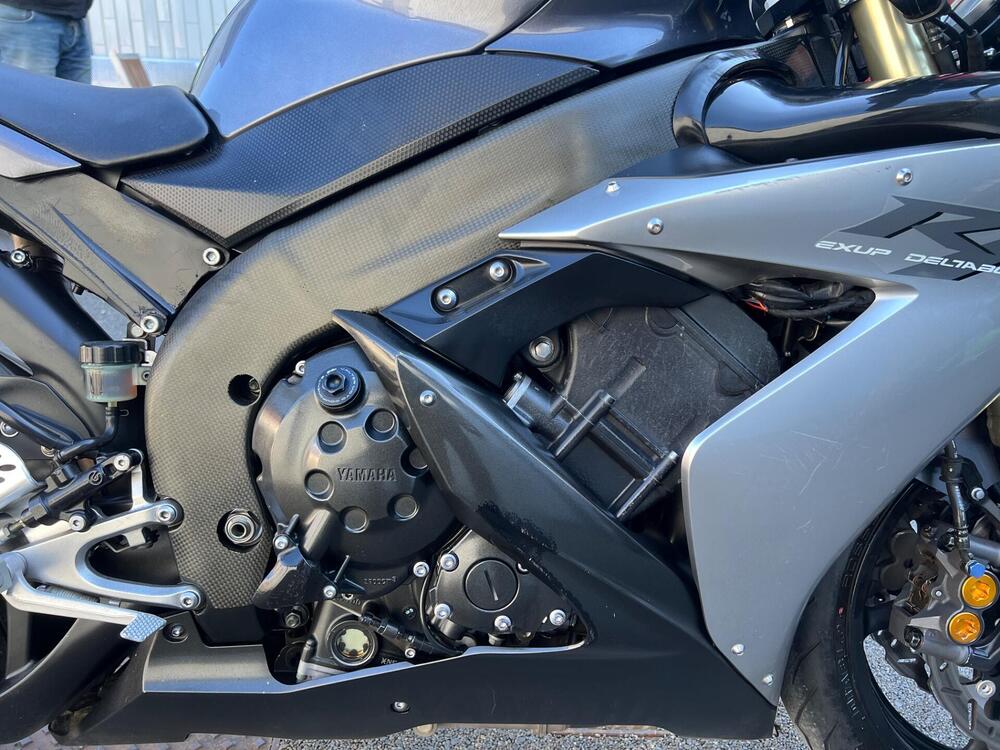 Yamaha YZF R1 (2015 - 16) (8)