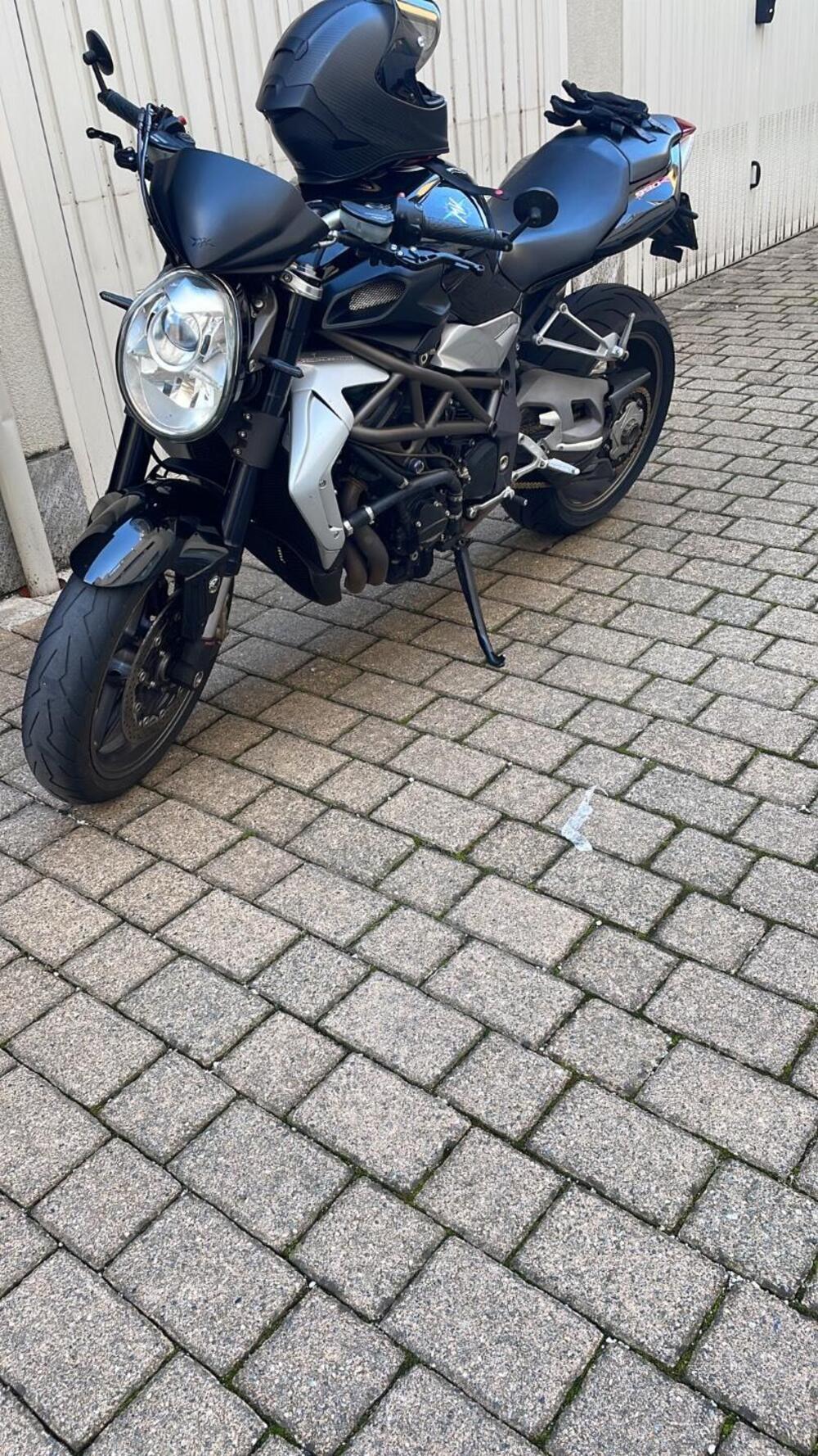 MV Agusta Brutale 990 R (2009 - 12) (4)