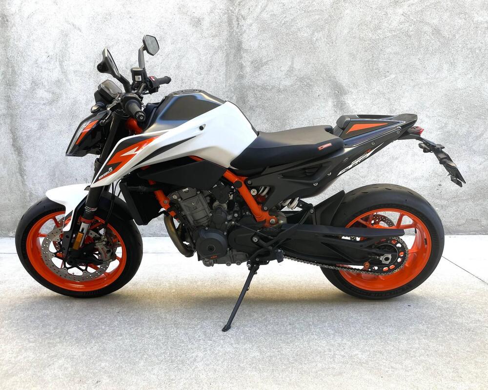 KTM 890 Duke R (2021)