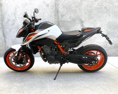KTM 890 Duke R (2021) usata