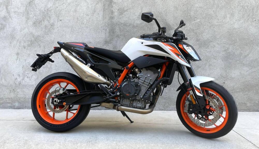 KTM 890 Duke R (2021) (2)