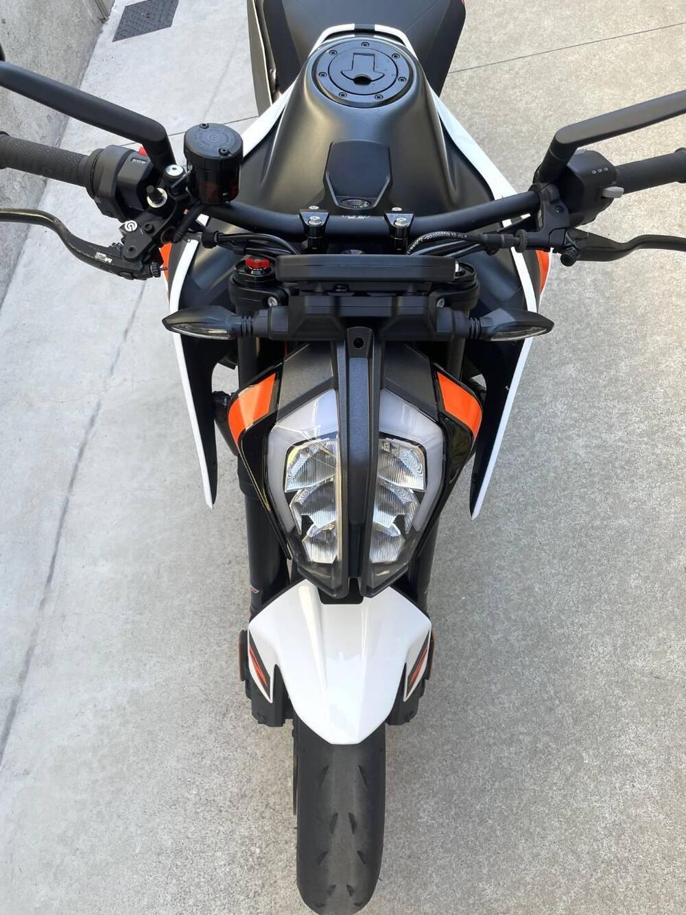 KTM 890 Duke R (2021) (3)