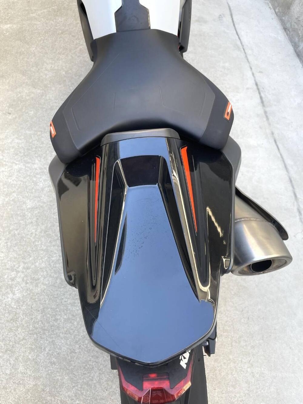 KTM 890 Duke R (2021) (4)