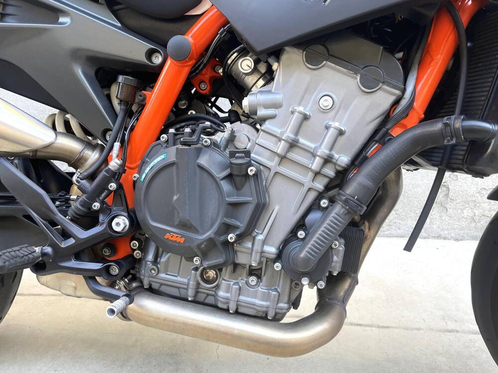 KTM 890 Duke R (2021) (8)