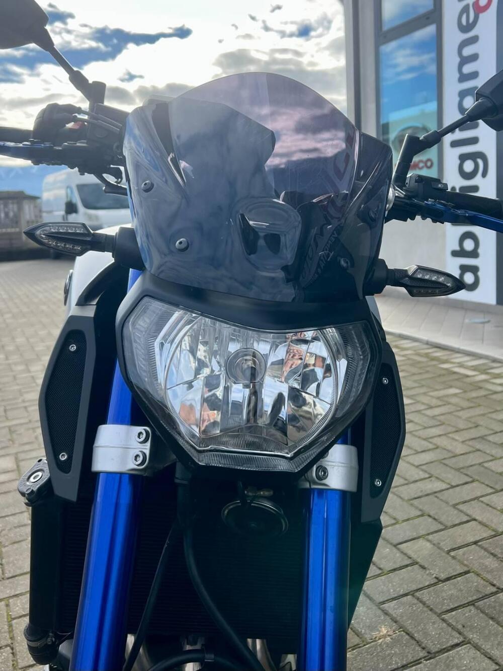 Yamaha MT-09 ABS (2016) (2)