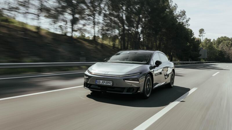 XPeng P7+: la fastback elettrica definita dall&rsquo;intelligenza artificiale arriva in Europa e debutta in Italia nel 2026