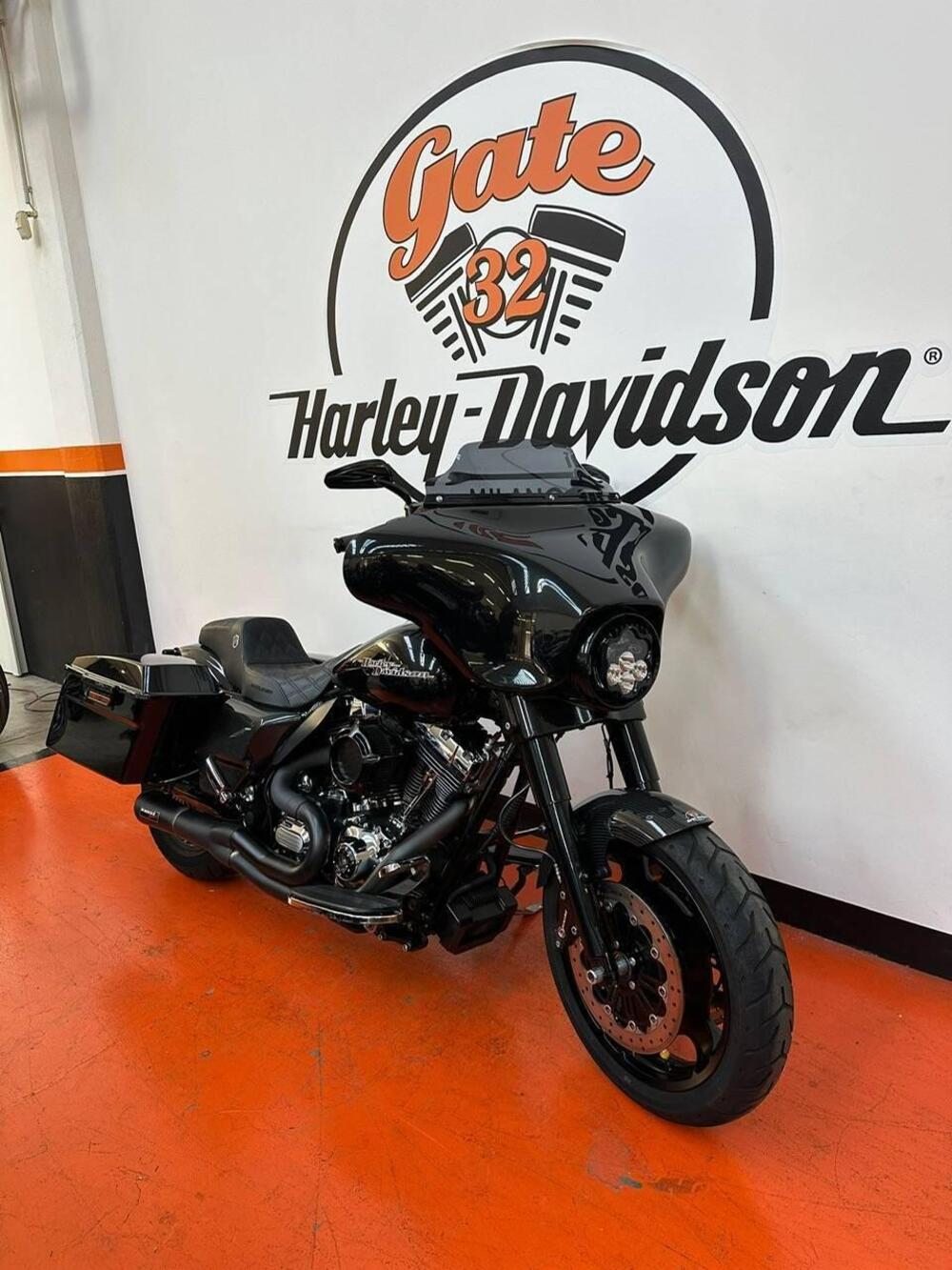 Harley-Davidson 1690 Street Glide (2011 - 13) - FLHX (2)