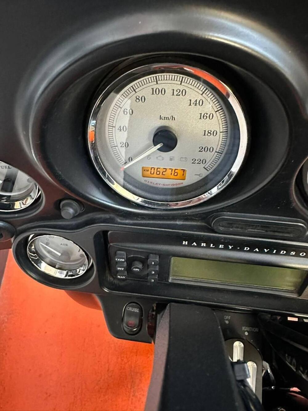 Harley-Davidson 1690 Street Glide (2011 - 13) - FLHX (4)