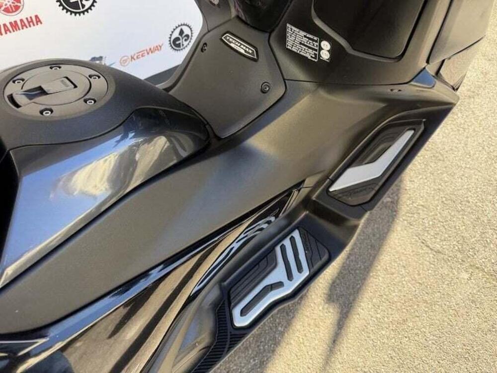 Yamaha T-Max 560 Tech Max (2022 - 24) (10)