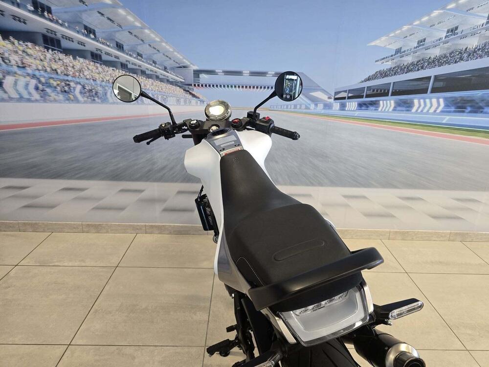 Husqvarna Vitpilen 401 (2021 - 23) (18)