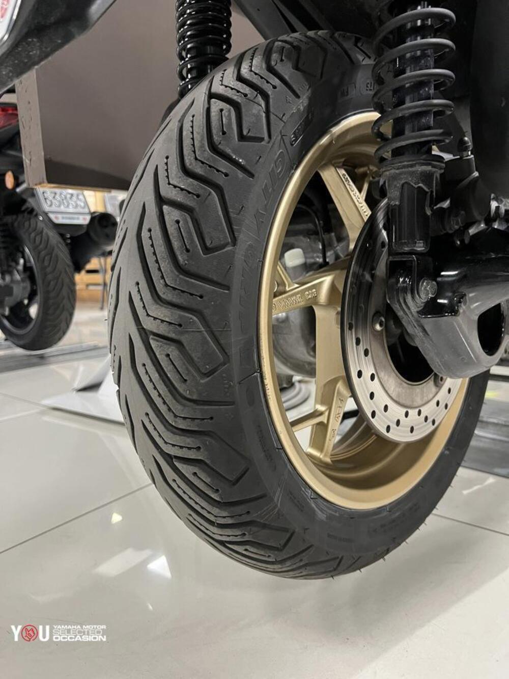 Yamaha X-Max 300 (2021 - 24) (10)