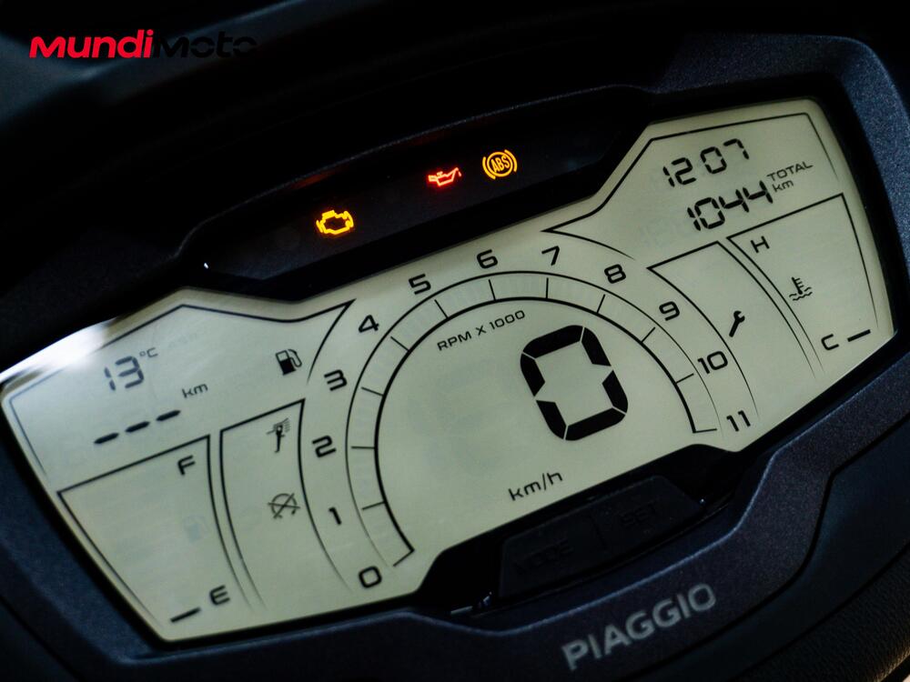 Piaggio Beverly 400 S (2025 - 26) (8)