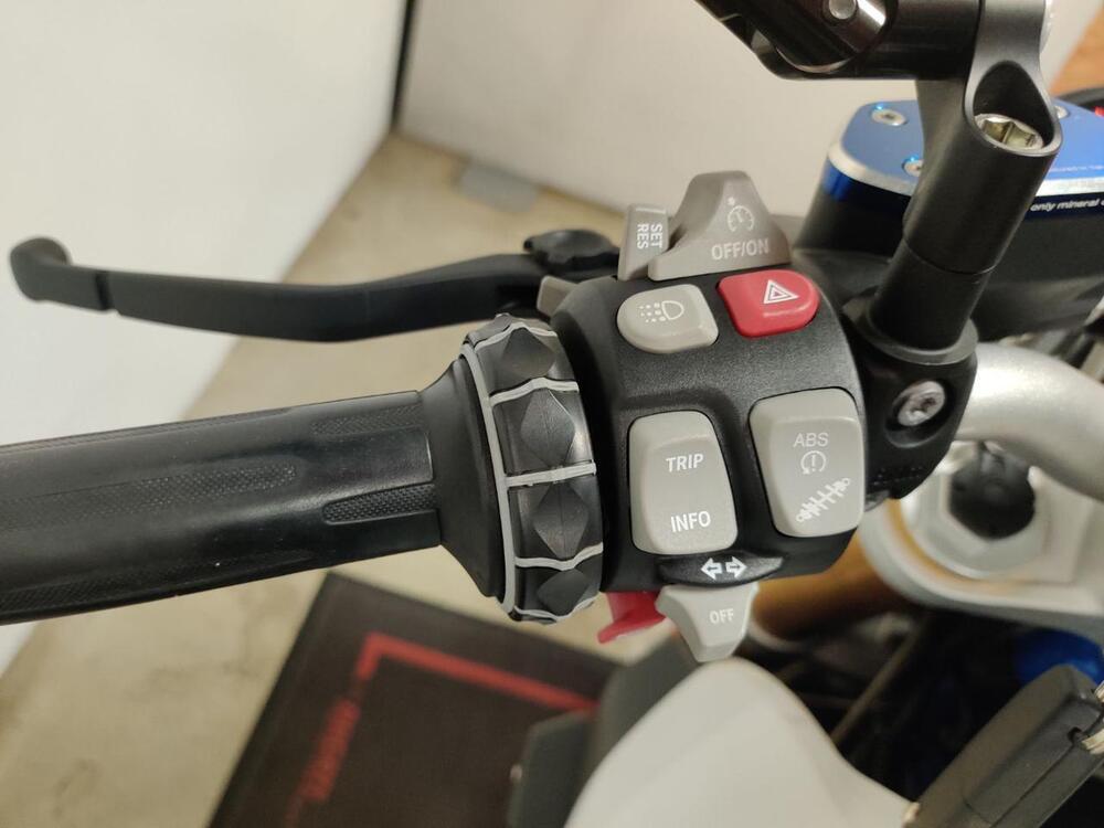 Bmw R 1200 R (2017 - 18) (10)