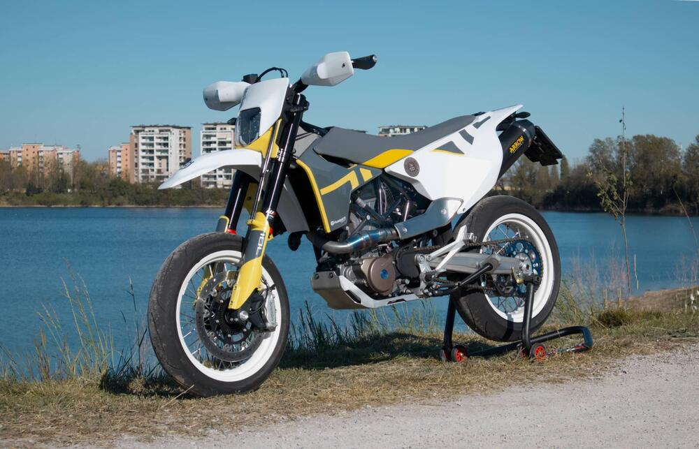Husqvarna 701 Supermoto (2022)