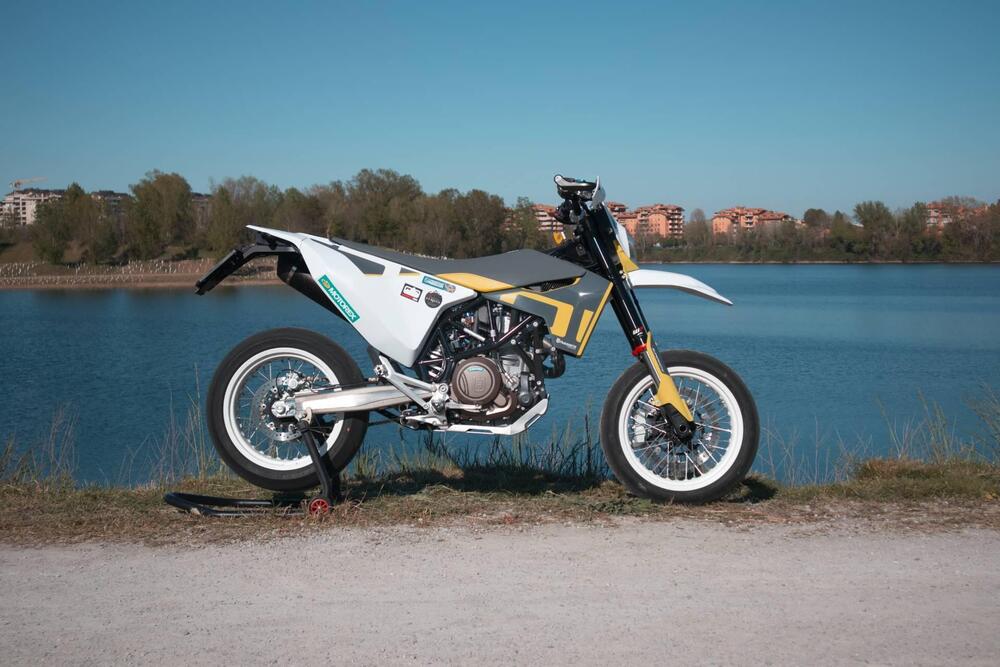 Husqvarna 701 Supermoto (2022) (3)