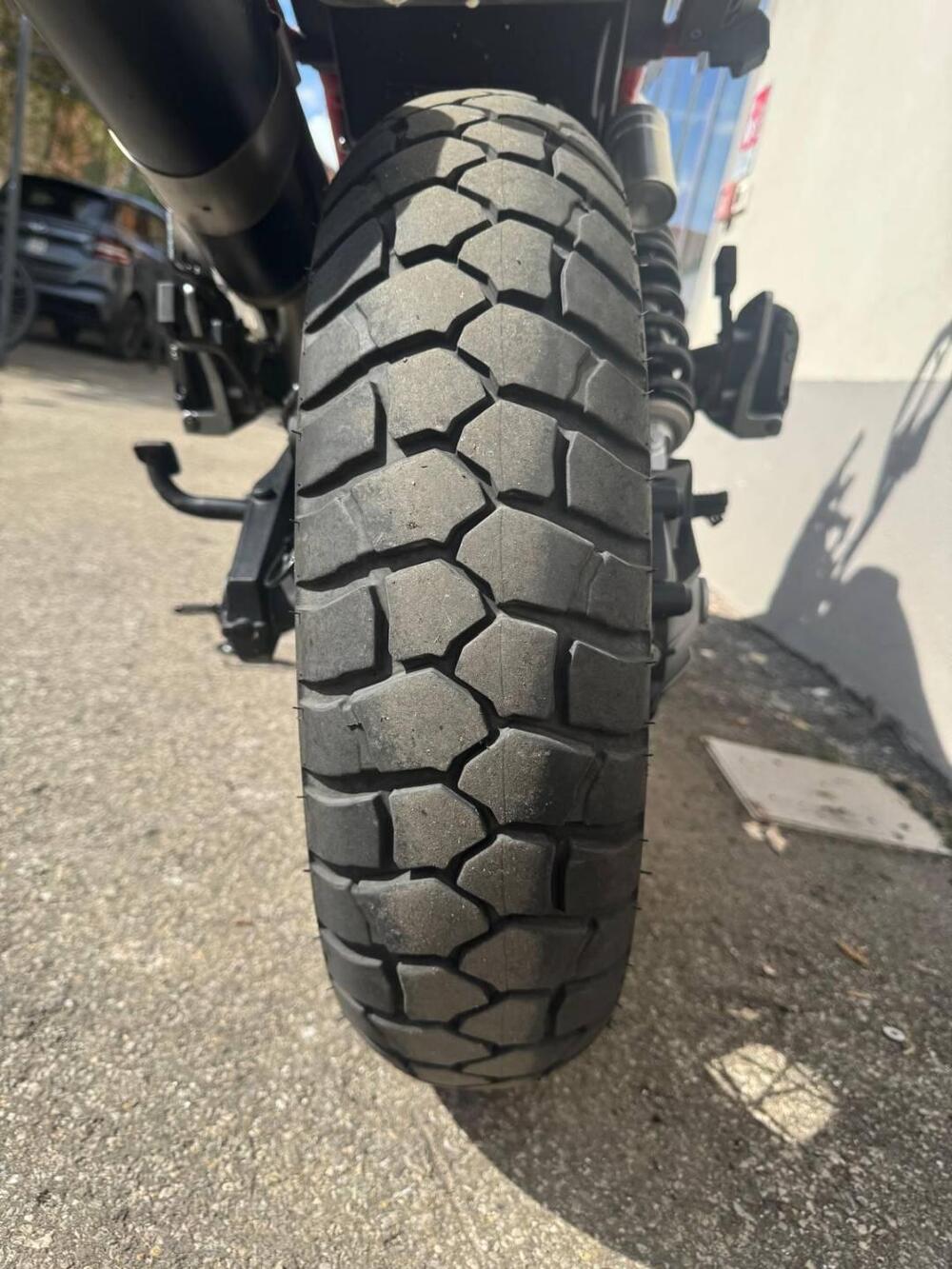 Moto Guzzi V85 TT (2021 - 23) (4)