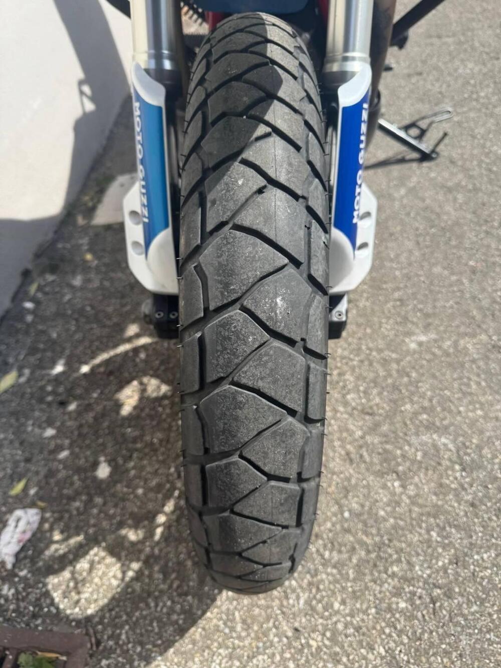 Moto Guzzi V85 TT (2021 - 23) (7)