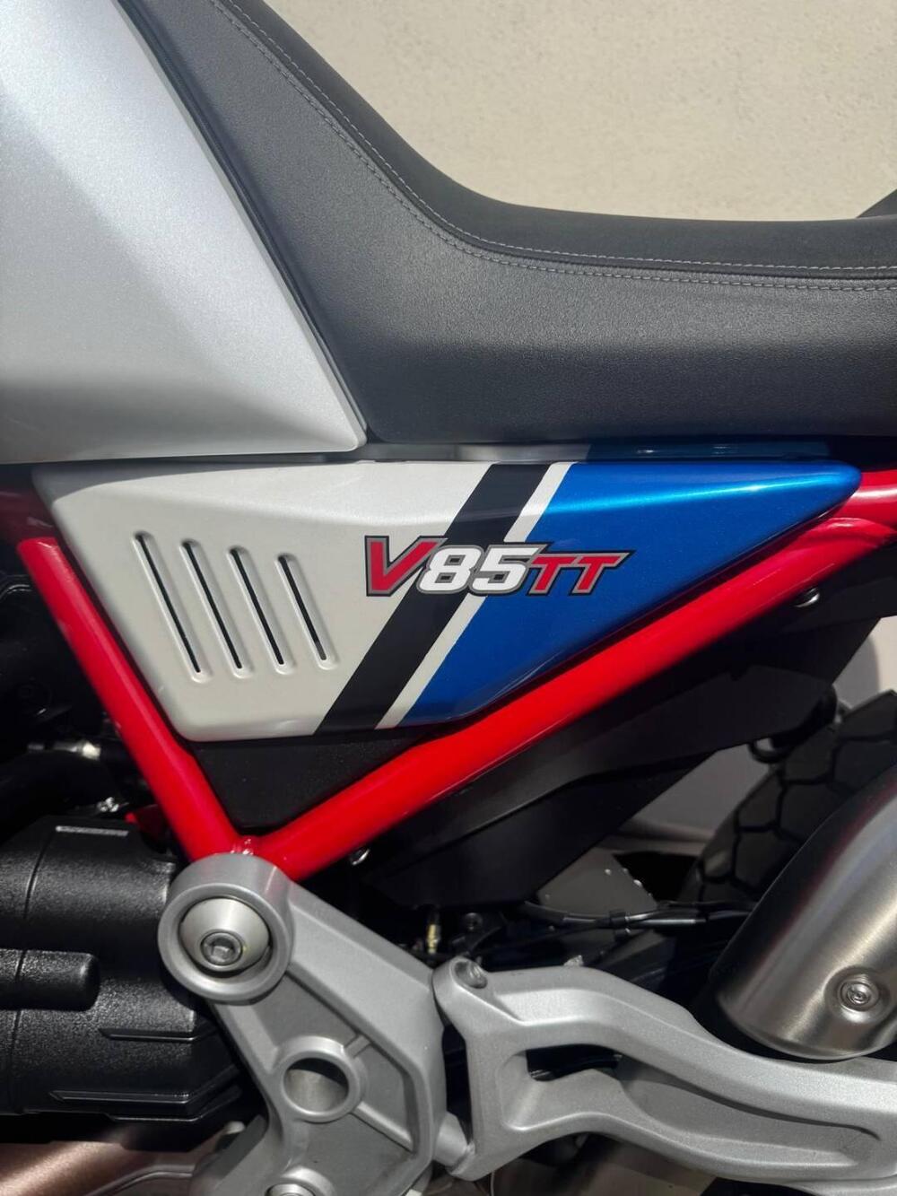 Moto Guzzi V85 TT (2021 - 23) (9)
