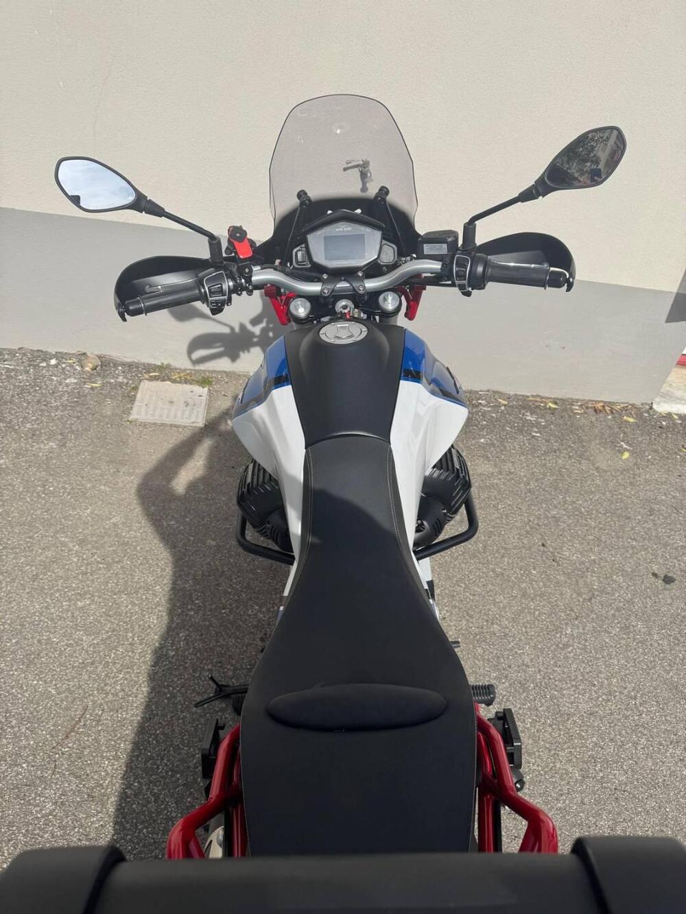 Moto Guzzi V85 TT (2021 - 23) (11)