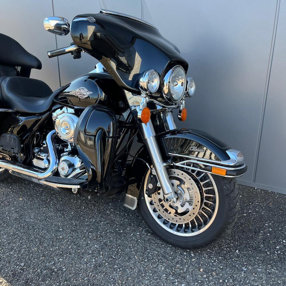 Harley-Davidson 1690 Electra Glide Classic (2010 - 12) - FLHTC (2)