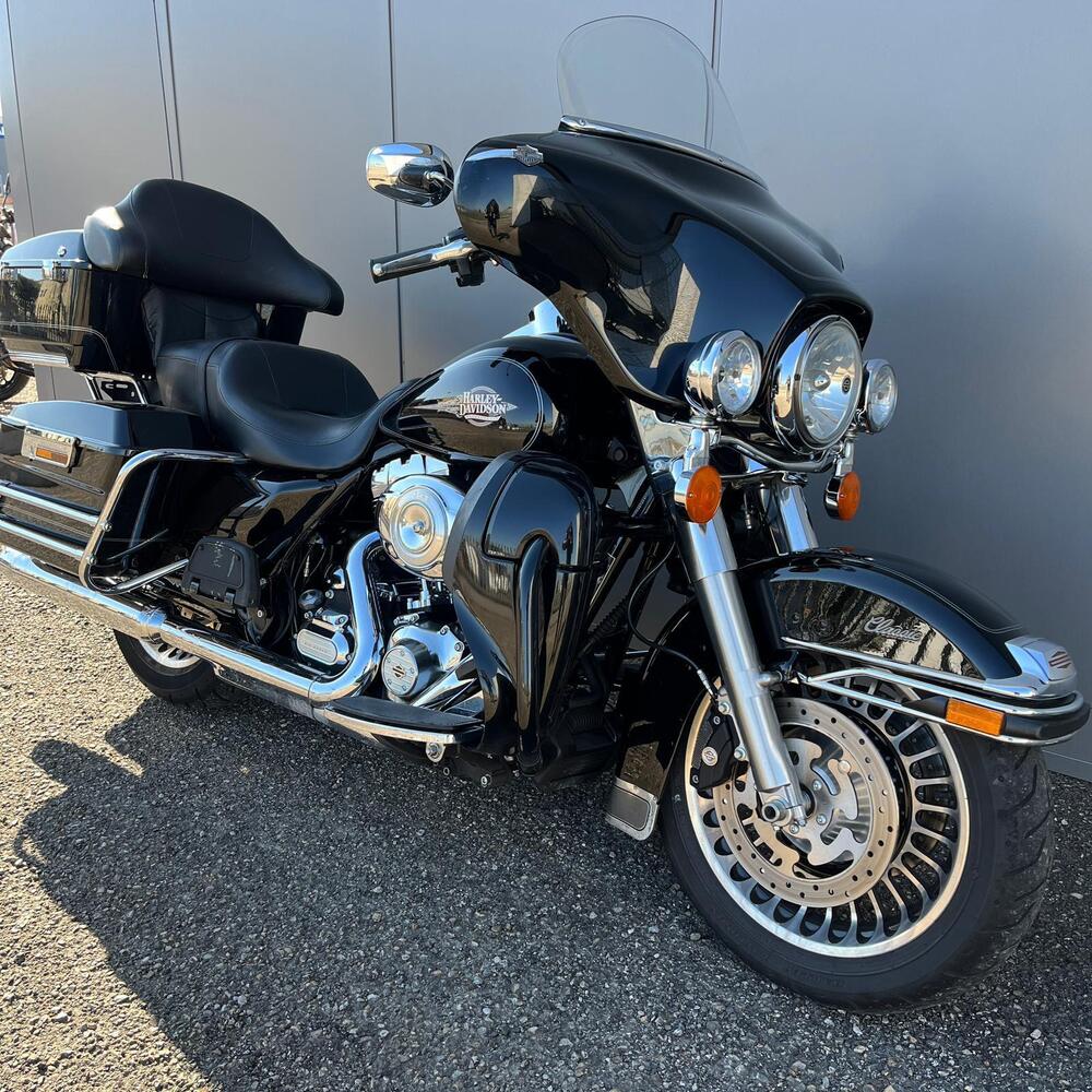 Harley-Davidson 1690 Electra Glide Classic (2010 - 12) - FLHTC (11)