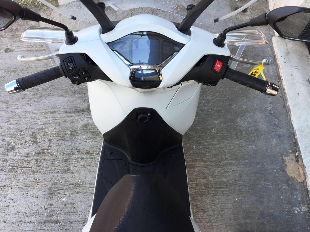 Honda SH 350 (2021 - 24) (10)