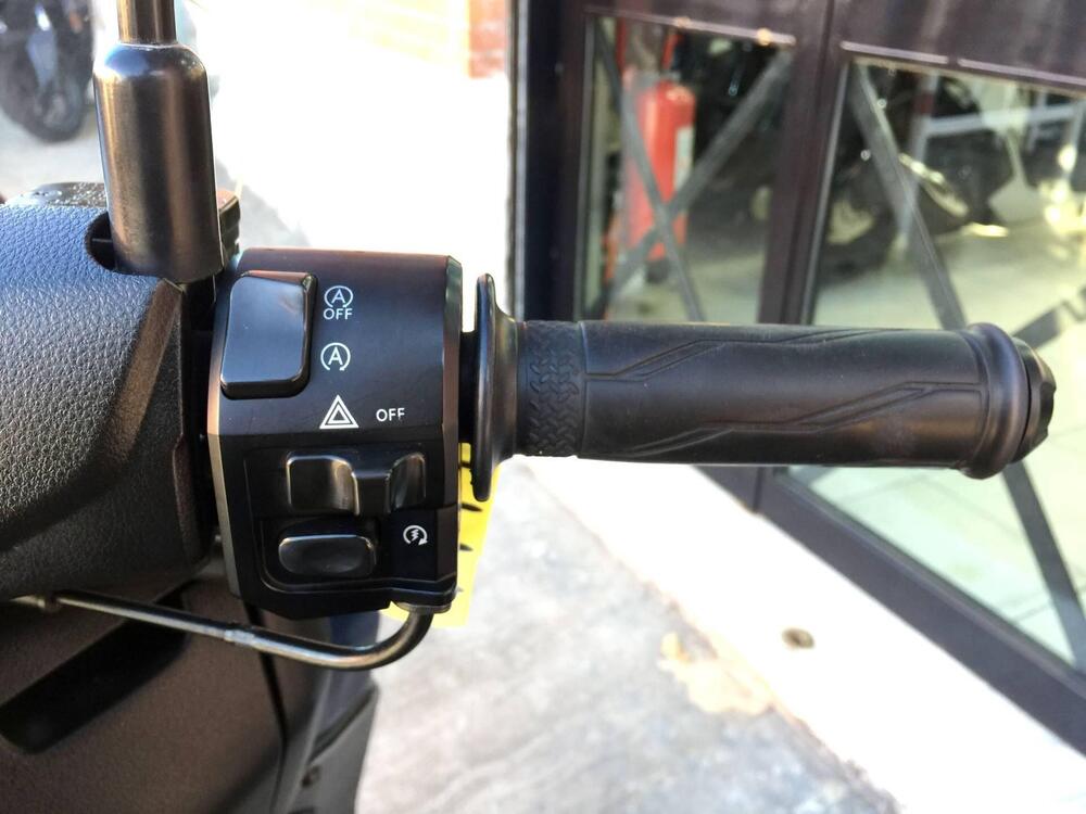 Yamaha N-Max 155 (2022 - 25) (13)