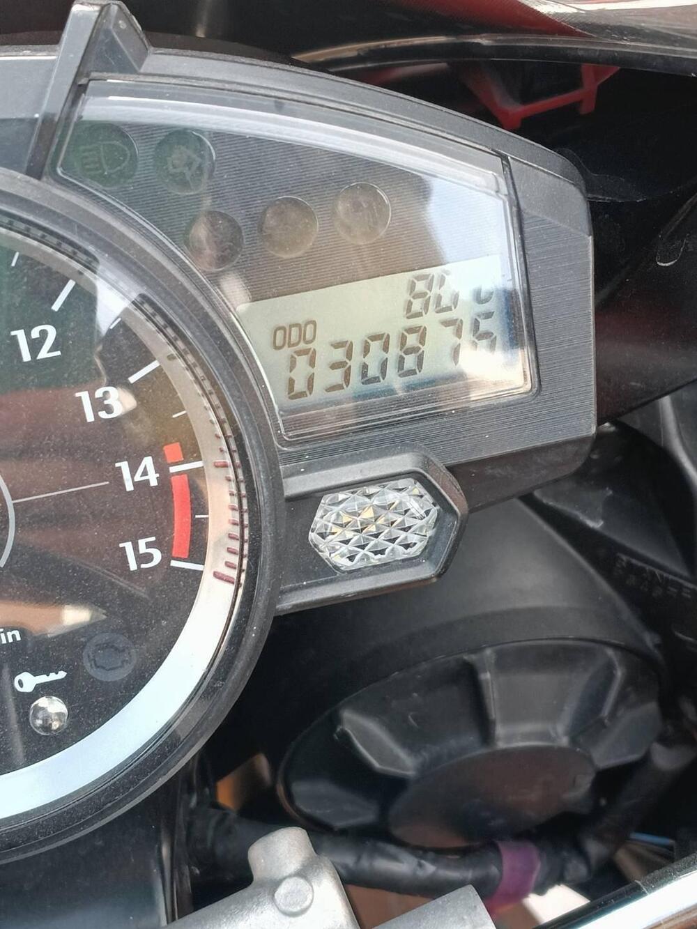 Yamaha YZF R1 (2009 - 11) (8)