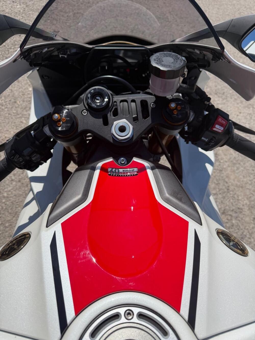 Yamaha YZF R1 World GP 60th Anniversary (2022 - 23) (6)
