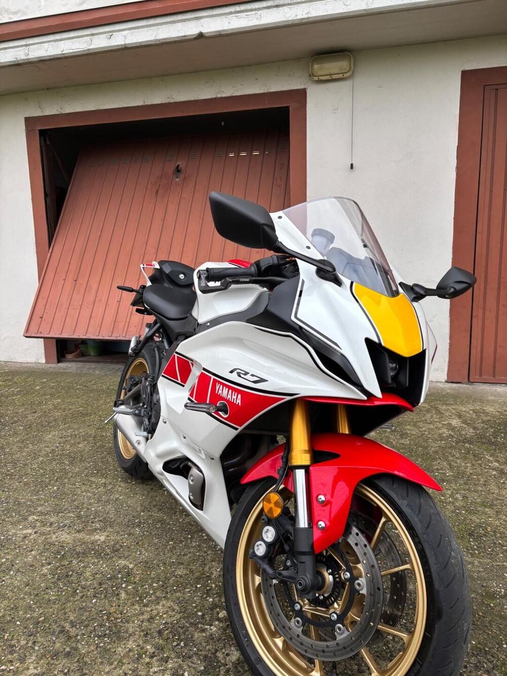 Yamaha YZF R7 World GP 60th Anniversary (2022 - 23) (2)